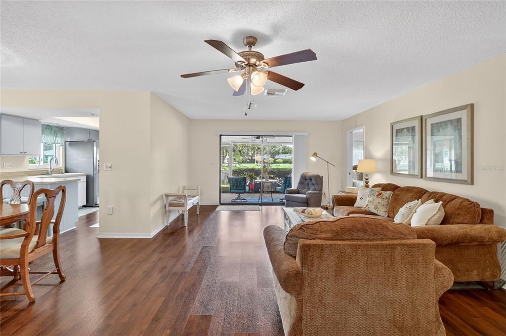 For Sale: $189,000 (2 beds, 2 baths, 1403 Square Feet)