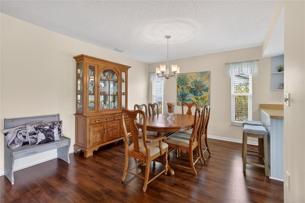 For Sale: $189,000 (2 beds, 2 baths, 1403 Square Feet)