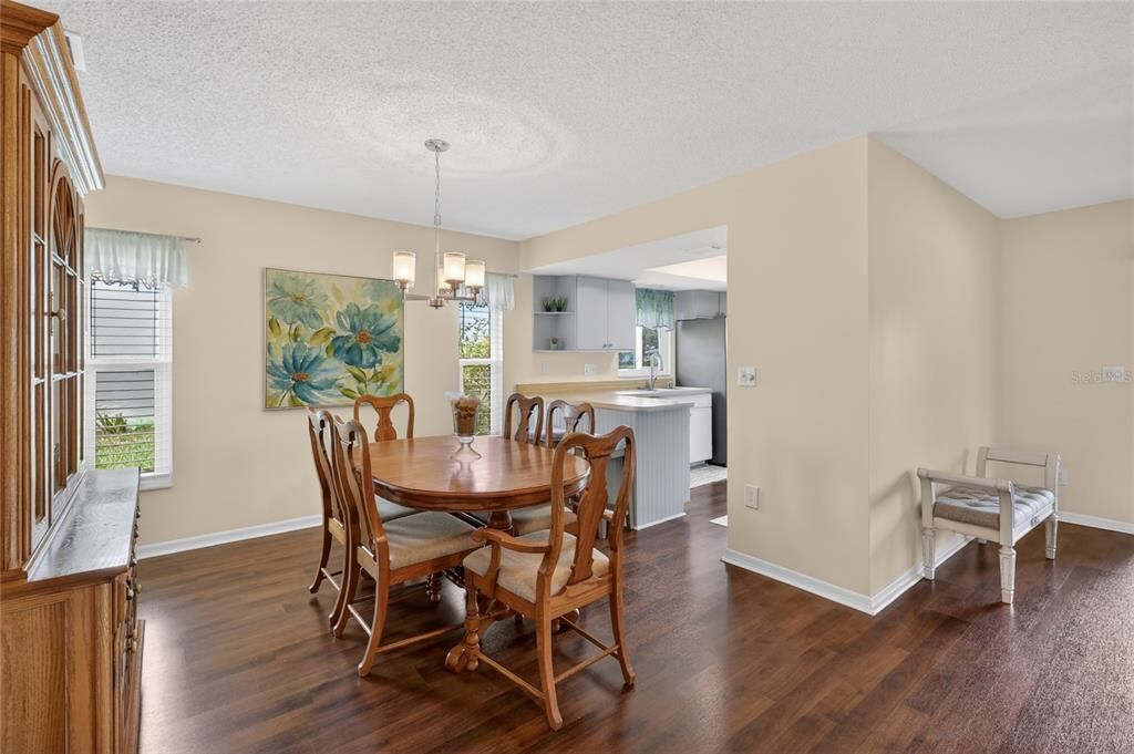 For Sale: $189,000 (2 beds, 2 baths, 1403 Square Feet)