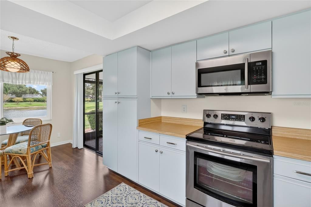 For Sale: $189,000 (2 beds, 2 baths, 1403 Square Feet)