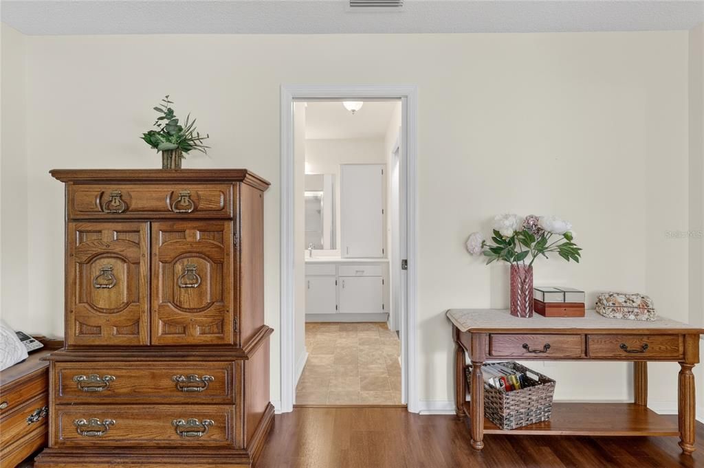 For Sale: $189,000 (2 beds, 2 baths, 1403 Square Feet)