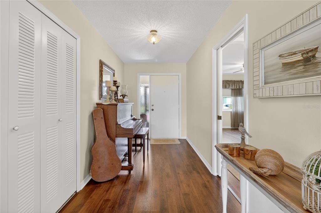 For Sale: $189,000 (2 beds, 2 baths, 1403 Square Feet)