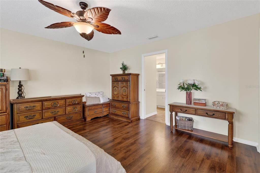 For Sale: $189,000 (2 beds, 2 baths, 1403 Square Feet)