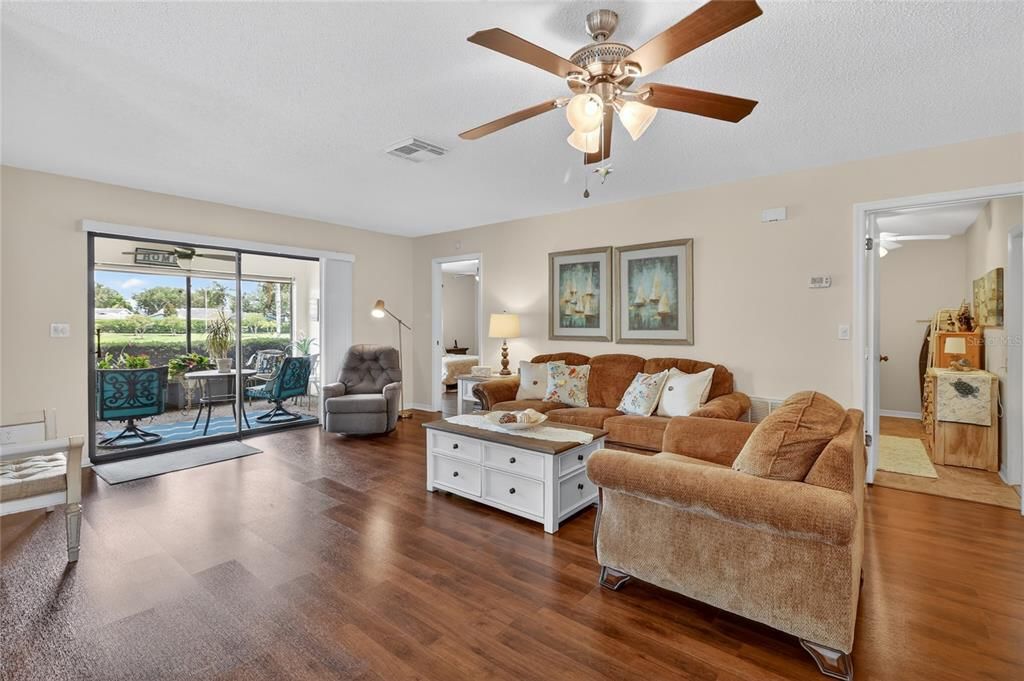For Sale: $189,000 (2 beds, 2 baths, 1403 Square Feet)
