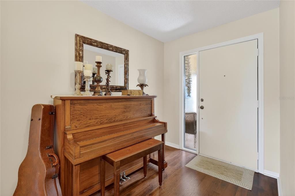 For Sale: $189,000 (2 beds, 2 baths, 1403 Square Feet)