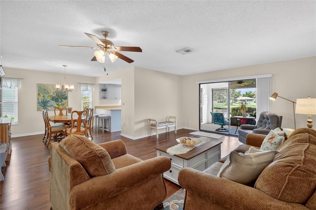 For Sale: $189,000 (2 beds, 2 baths, 1403 Square Feet)