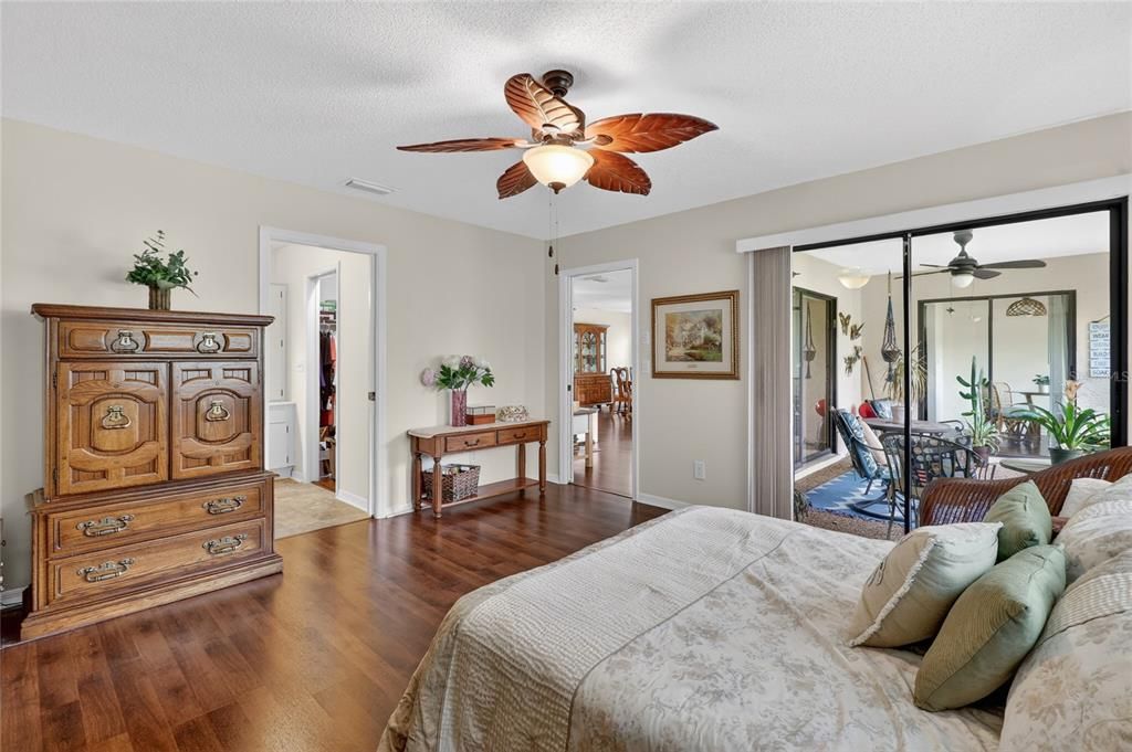 For Sale: $189,000 (2 beds, 2 baths, 1403 Square Feet)