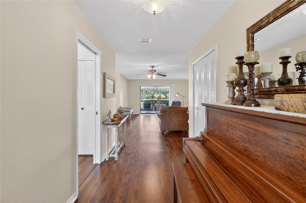 For Sale: $189,000 (2 beds, 2 baths, 1403 Square Feet)