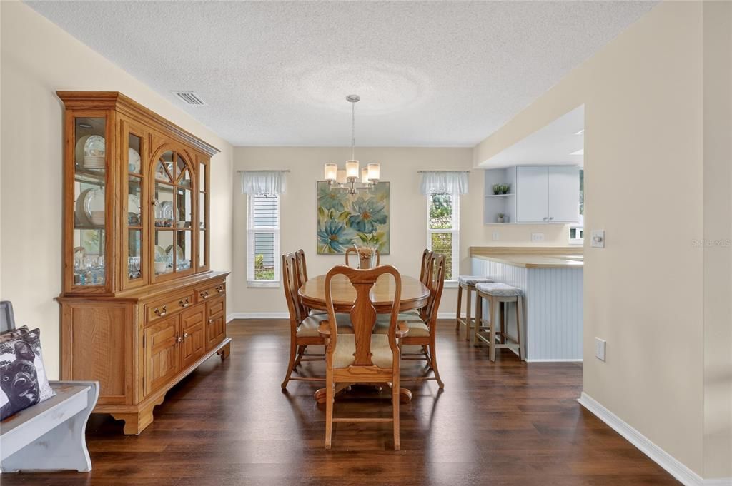 For Sale: $189,000 (2 beds, 2 baths, 1403 Square Feet)
