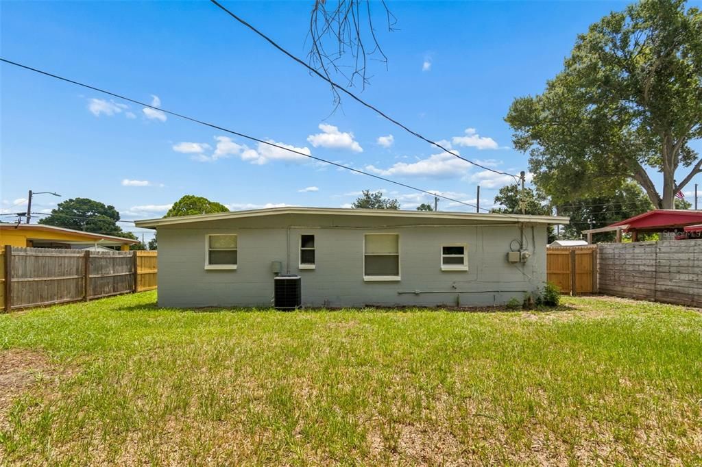 For Sale: $225,000 (2 beds, 1 baths, 594 Square Feet)
