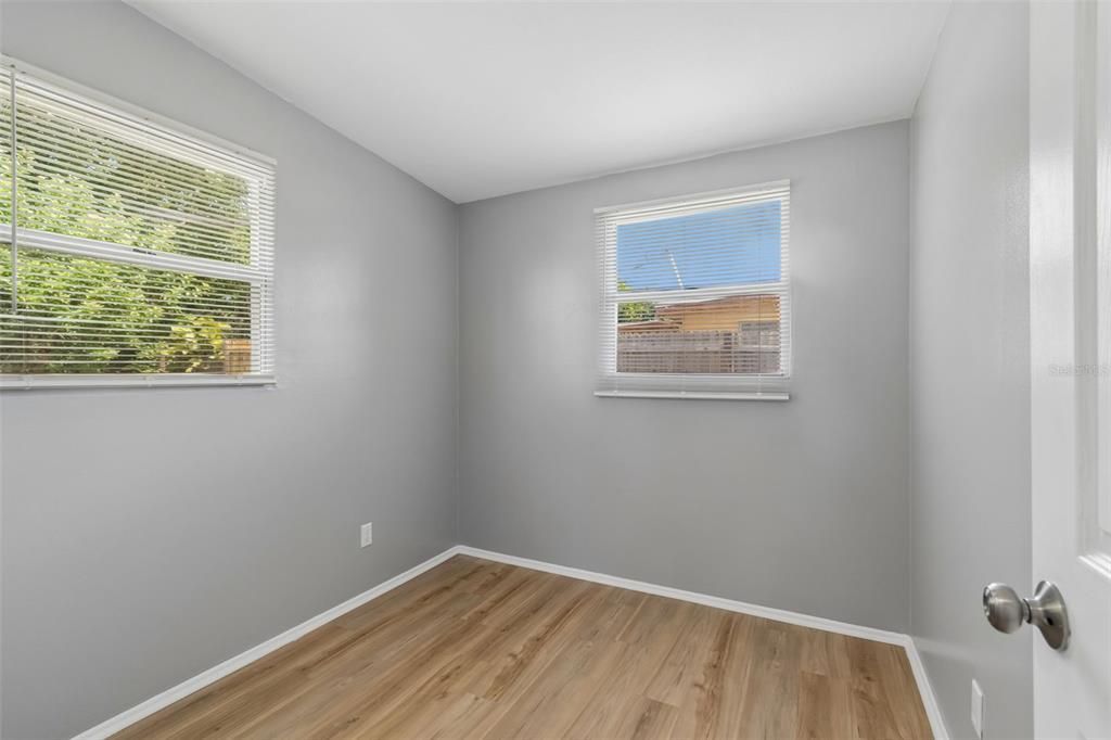 For Sale: $225,000 (2 beds, 1 baths, 594 Square Feet)