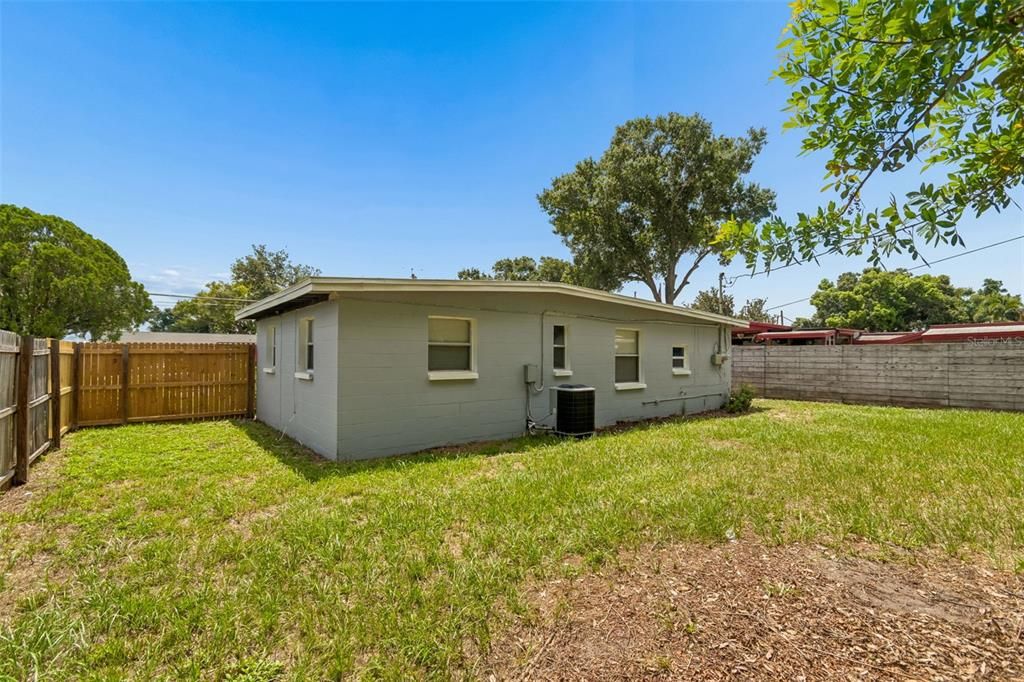 For Sale: $225,000 (2 beds, 1 baths, 594 Square Feet)