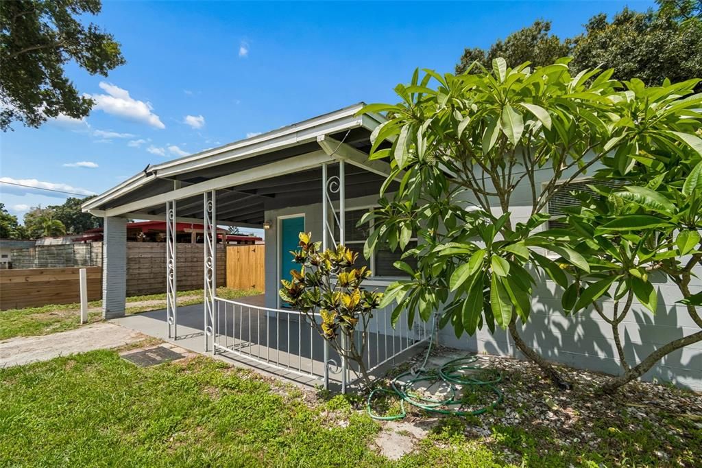 For Sale: $225,000 (2 beds, 1 baths, 594 Square Feet)