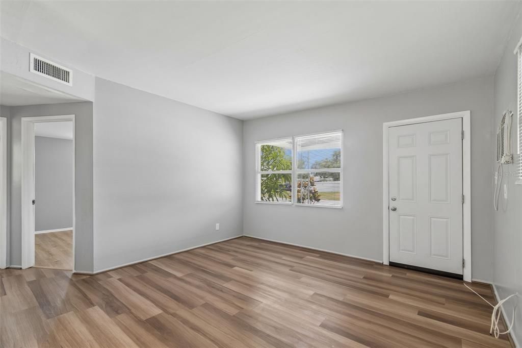 For Sale: $225,000 (2 beds, 1 baths, 594 Square Feet)