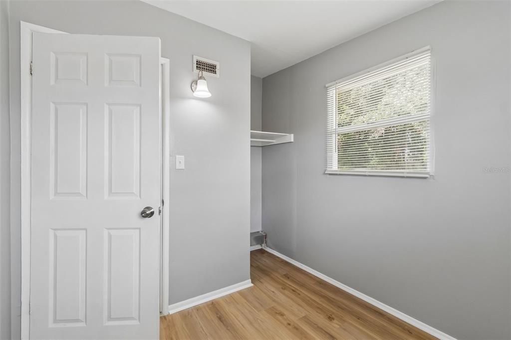 For Sale: $225,000 (2 beds, 1 baths, 594 Square Feet)