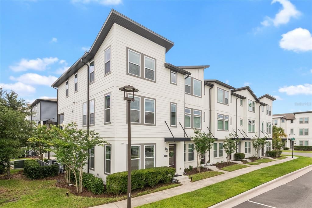 For Sale: $589,900 (3 beds, 3 baths, 2167 Square Feet)