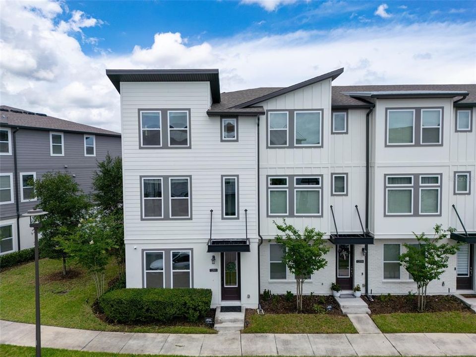 For Sale: $589,900 (3 beds, 3 baths, 2167 Square Feet)