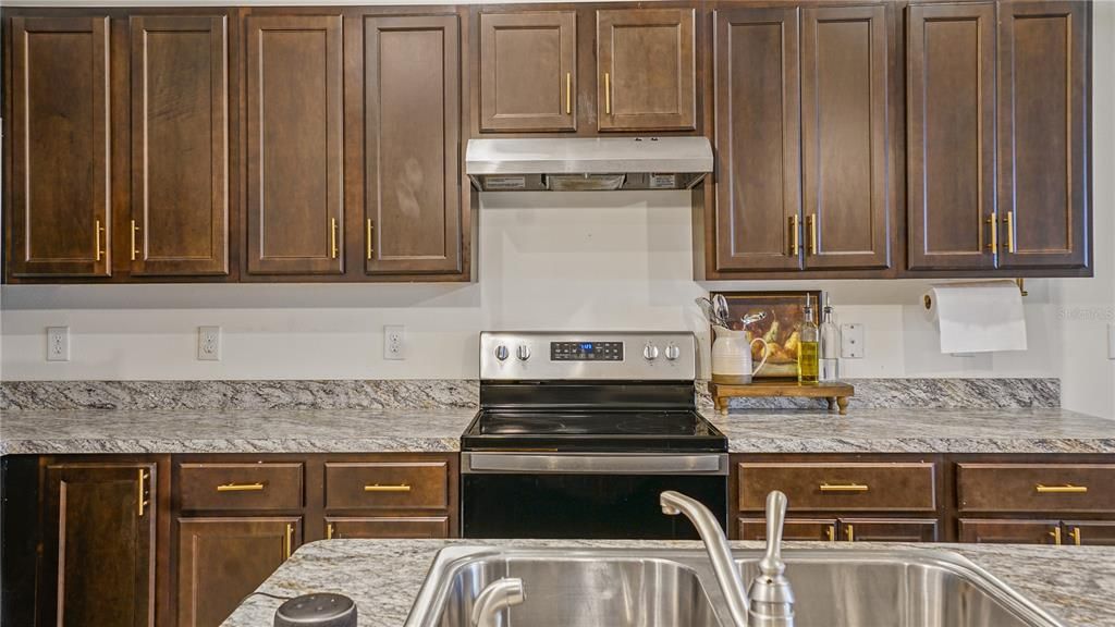 For Sale: $275,000 (3 beds, 2 baths, 1672 Square Feet)