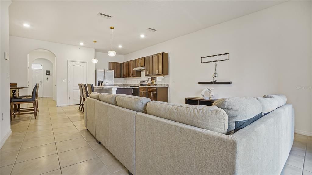 For Sale: $275,000 (3 beds, 2 baths, 1672 Square Feet)