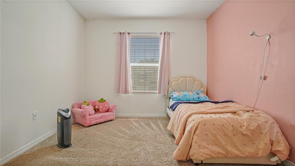 For Sale: $275,000 (3 beds, 2 baths, 1672 Square Feet)