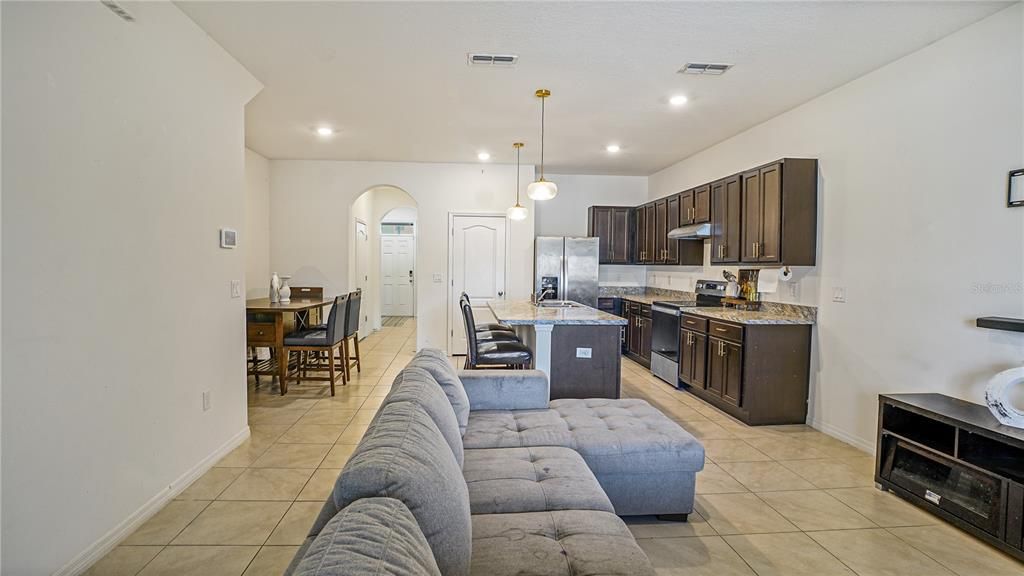 For Sale: $275,000 (3 beds, 2 baths, 1672 Square Feet)