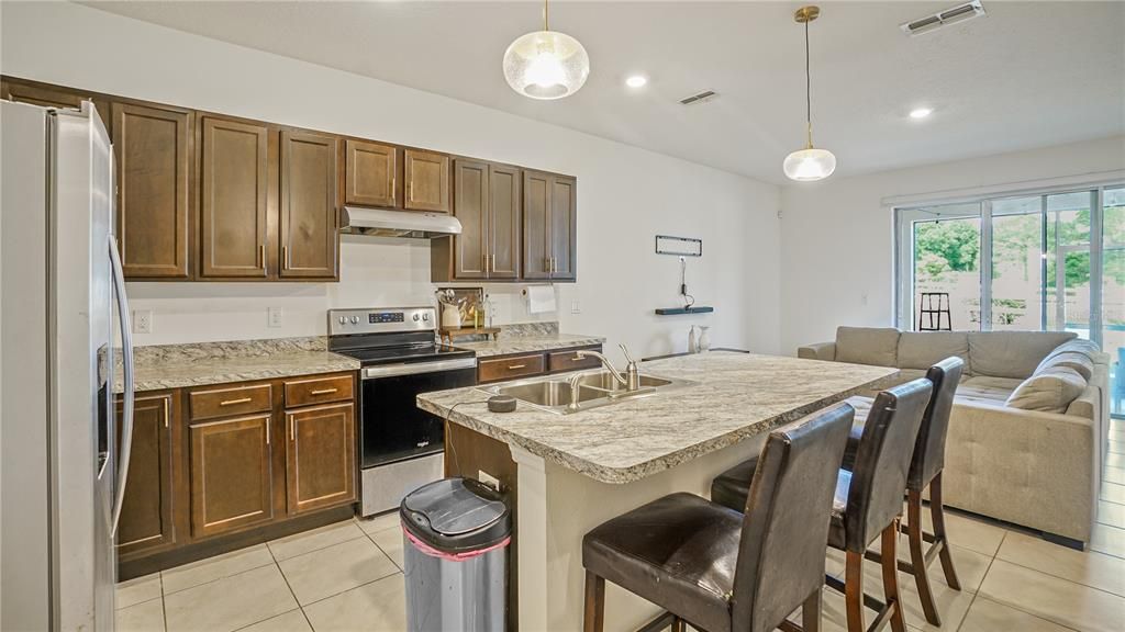 For Sale: $275,000 (3 beds, 2 baths, 1672 Square Feet)