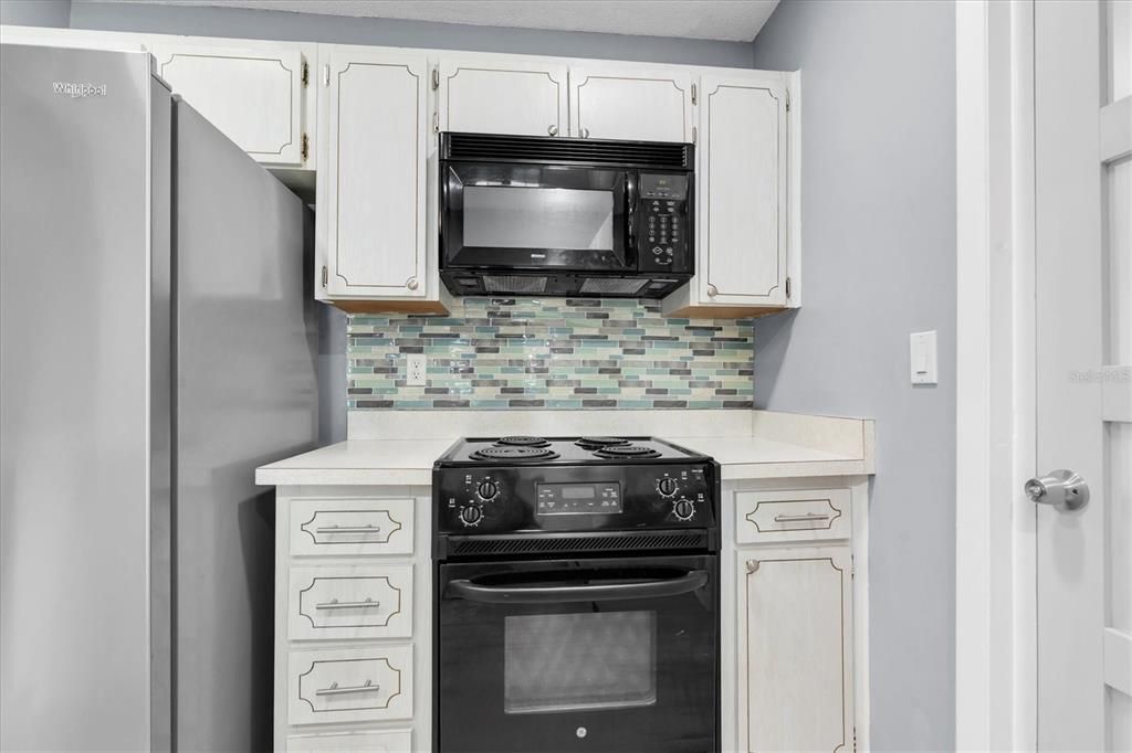 For Sale: $242,000 (2 beds, 1 baths, 1056 Square Feet)