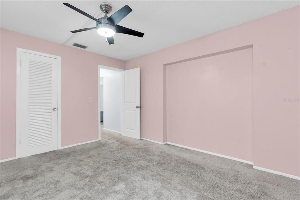 For Sale: $242,000 (2 beds, 1 baths, 1056 Square Feet)