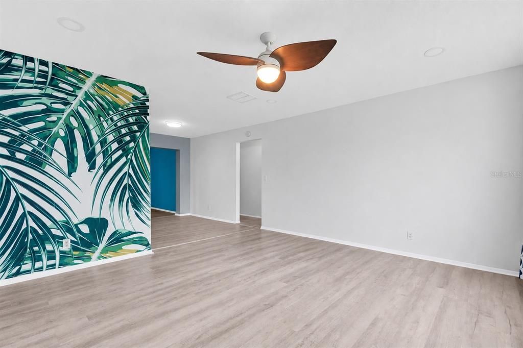 For Sale: $242,000 (2 beds, 1 baths, 1056 Square Feet)