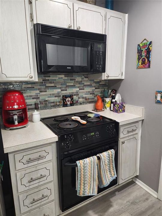 For Sale: $242,000 (2 beds, 1 baths, 1056 Square Feet)