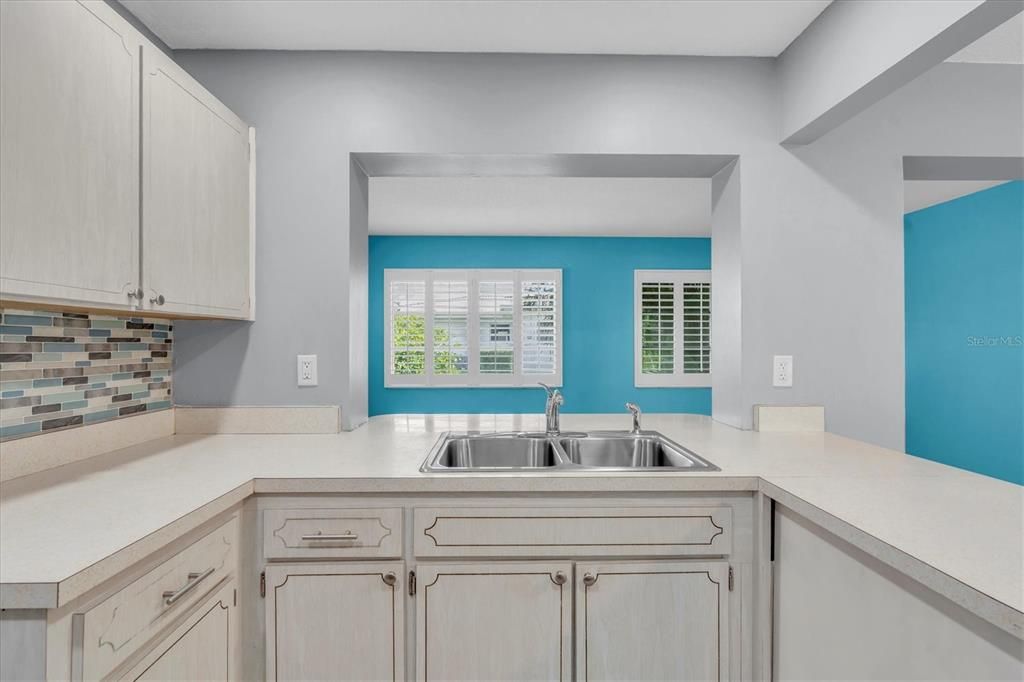 For Sale: $242,000 (2 beds, 1 baths, 1056 Square Feet)