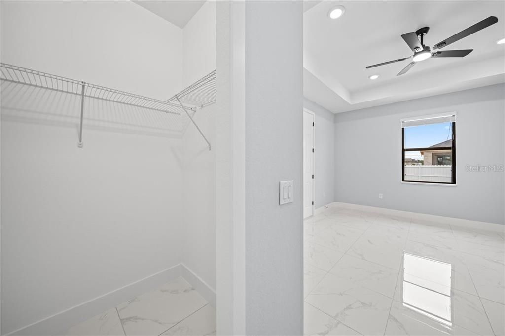For Sale: $449,900 (3 beds, 2 baths, 1656 Square Feet)