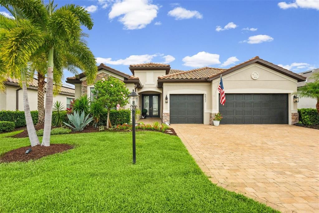 En Venta: $849,000 (3 camas, 3 baños, 2448 Pies cuadrados)