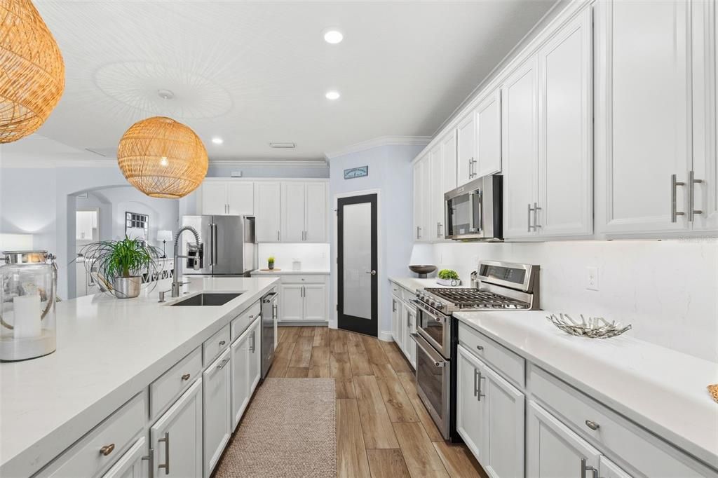 En Venta: $849,000 (3 camas, 3 baños, 2448 Pies cuadrados)