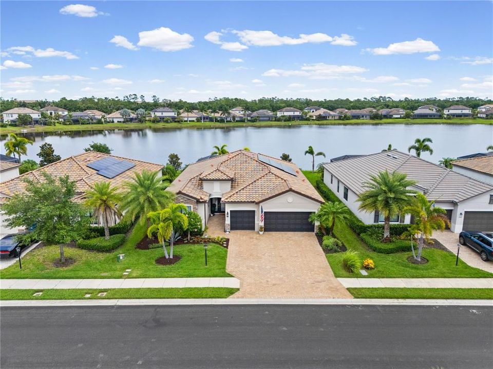 En Venta: $849,000 (3 camas, 3 baños, 2448 Pies cuadrados)
