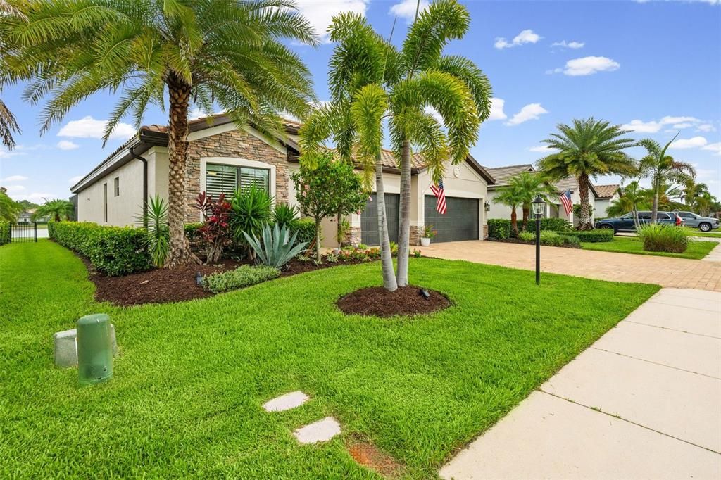En Venta: $849,000 (3 camas, 3 baños, 2448 Pies cuadrados)