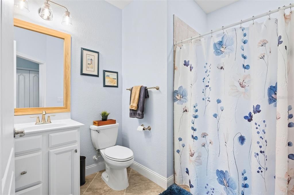 En Venta: $849,000 (3 camas, 3 baños, 2448 Pies cuadrados)