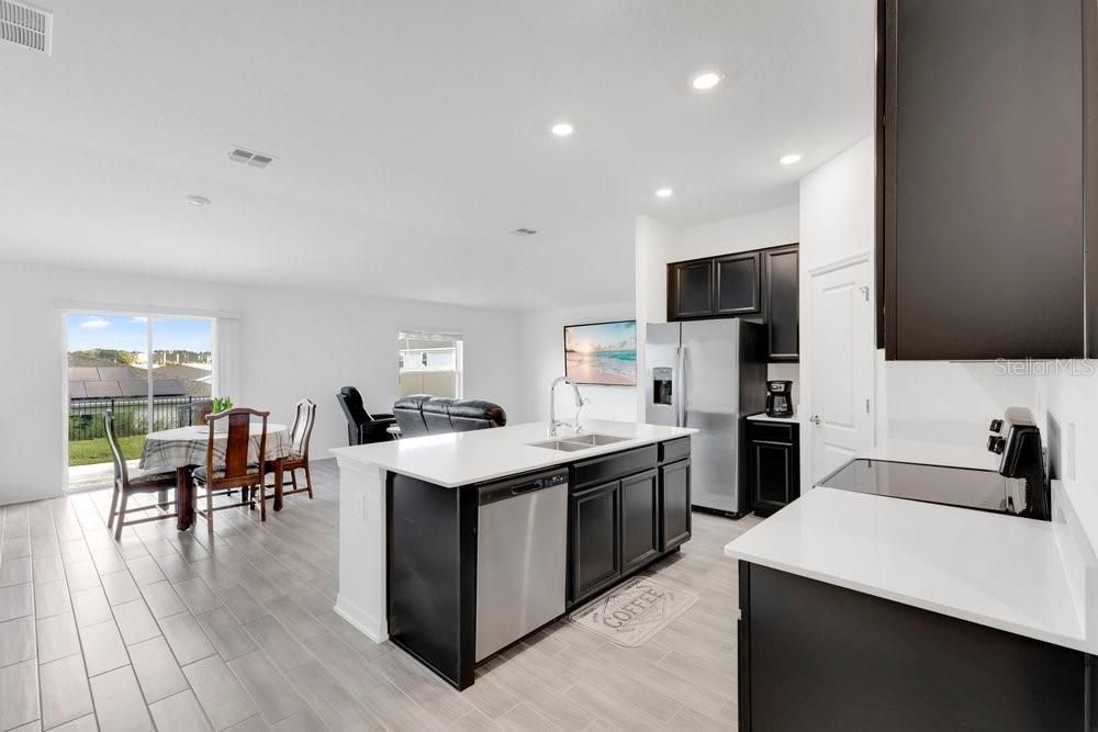For Sale: $280,000 (3 beds, 2 baths, 1560 Square Feet)