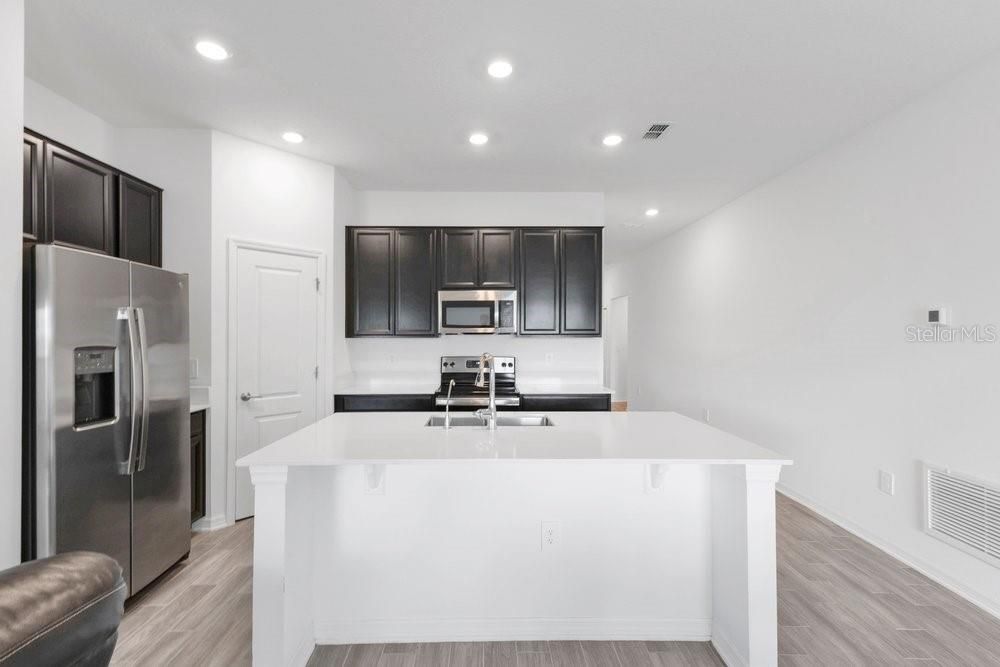 For Sale: $280,000 (3 beds, 2 baths, 1560 Square Feet)