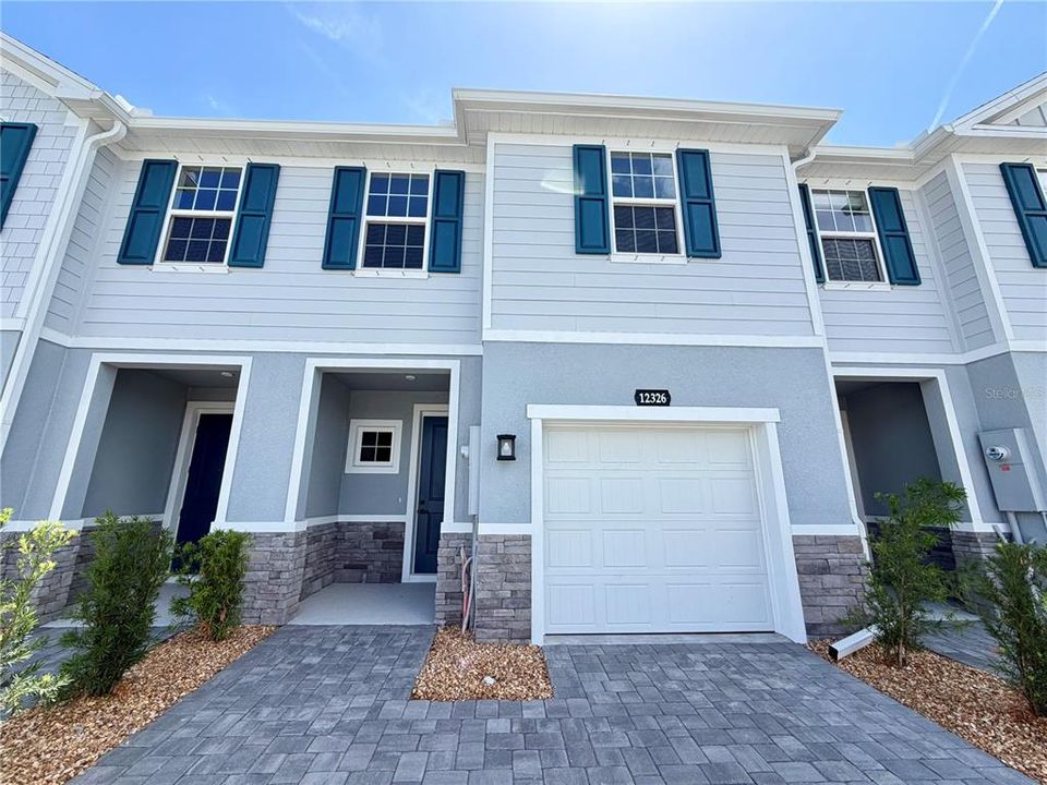 For Rent: $2,300 (3 beds, 2 baths, 1674 Square Feet)