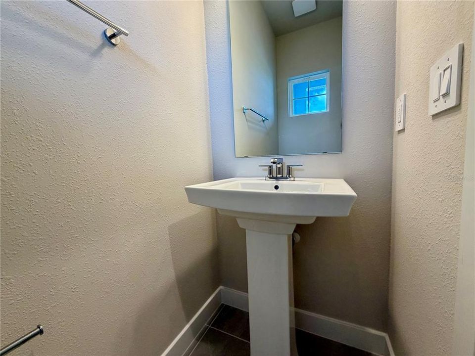 For Rent: $2,300 (3 beds, 2 baths, 1674 Square Feet)