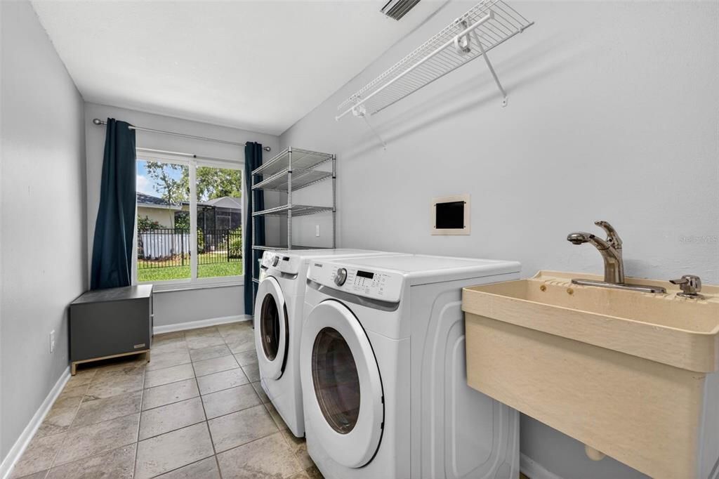 For Sale: $925,000 (4 beds, 3 baths, 2452 Square Feet)