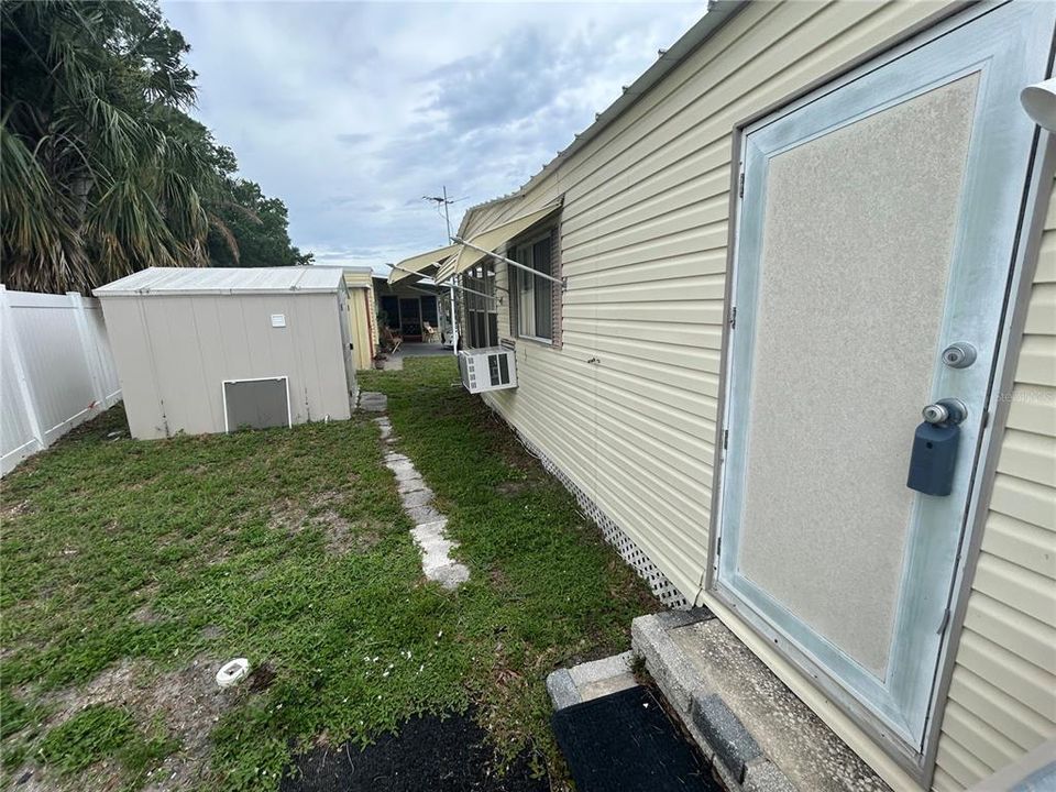 For Sale: $67,500 (1 beds, 1 baths, 528 Square Feet)