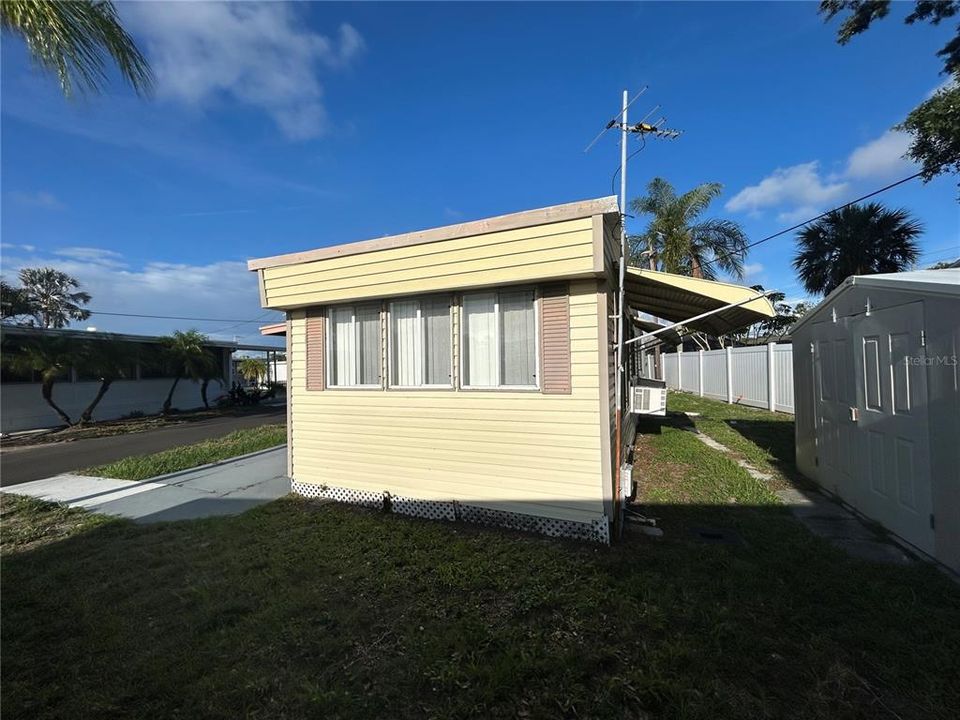 For Sale: $67,500 (1 beds, 1 baths, 528 Square Feet)
