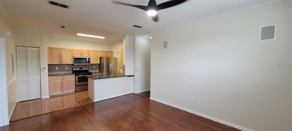 For Rent: $1,665 (1 beds, 1 baths, 599 Square Feet)