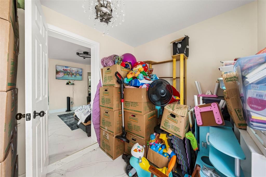 На продажу: $239,000 (4 спален, 2 ванн, 986 Квадратных фут)