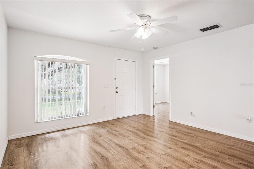 For Sale: $349,900 (3 beds, 2 baths, 1236 Square Feet)