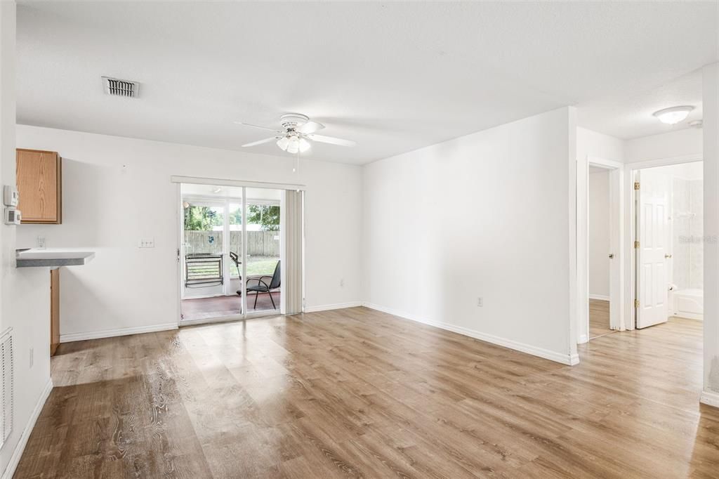 For Sale: $349,900 (3 beds, 2 baths, 1236 Square Feet)