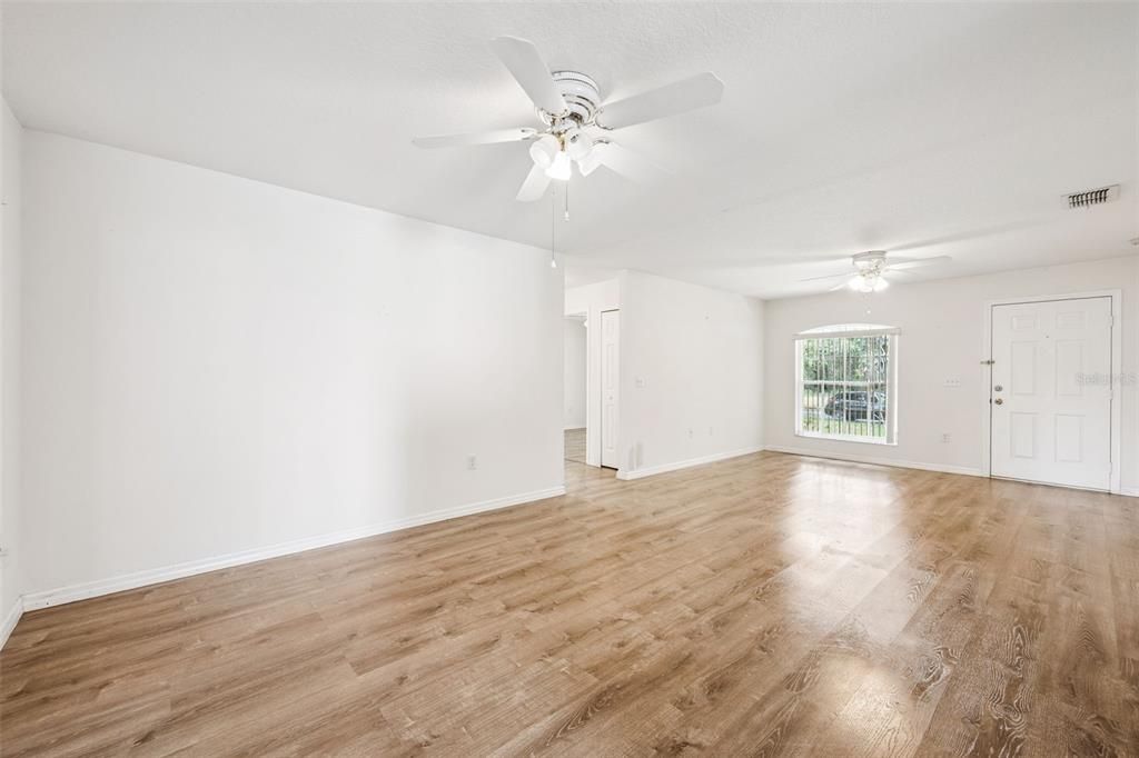 For Sale: $349,900 (3 beds, 2 baths, 1236 Square Feet)