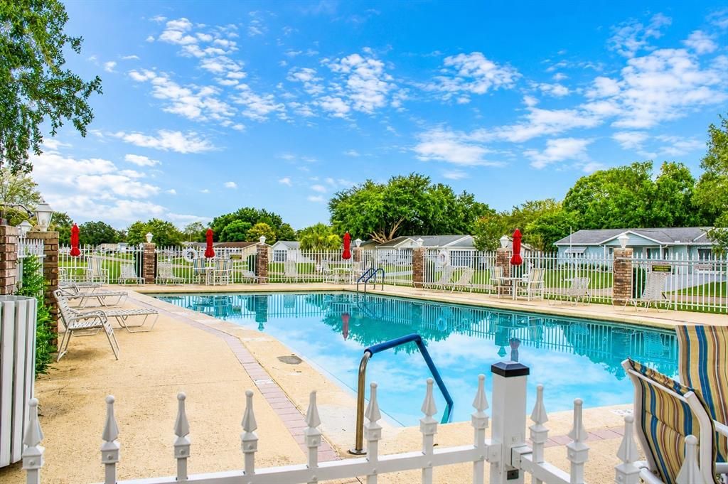 For Sale: $179,999 (2 beds, 2 baths, 1092 Square Feet)
